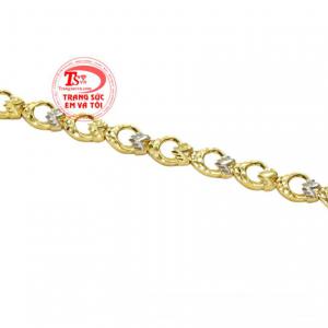 Do vậy, lắc tay cũng sẽ là món quà thật tinh tế để dành tặng cho người thân thương. 