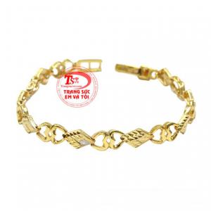 Lắc tay vàng tây thời thượng được chế tác tinh xảo mang đến vẻ hoàn mỹ cho sản phẩm.