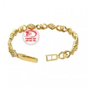 Lắc tay nữ vừa phong cách vừa mang đến nét trưởng thành.