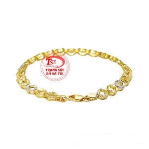 Chiếc lắc tay với đường nét chế tác mới lạ