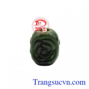 Hoa hồng được coi là nữ chúa của các loài hoa chúng vừa tượng trưng cho tình yêu vừa thể hiện lòng hiếu thảo với các bậc sinh thành