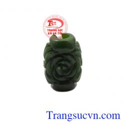 Lu thống Nephrite lộc phát được chạm khắc công phu hình hoa hồng, thiết kế tinh tế
