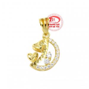 Mặt dây ánh trăng tình yêu được chế tác đầy tinh xảo mang đến vẻ đẹp nữ tính, đáng yêu đến cho sản phẩm. 