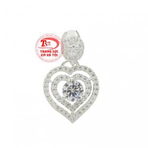 Mặt dây bạc trái tim ấn tượng với những viên đá cz lấp lánh tạo sự thu hút với người nhìn. 