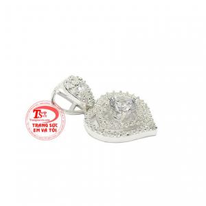 Đây cũng là một trong những mặt dây bạc được các chị em yêu thích tại Trang sức Em và Tôi. 