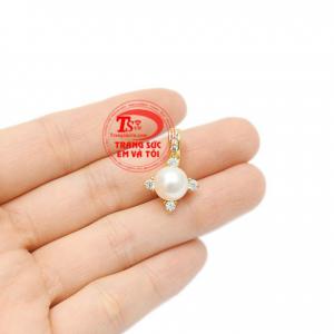 Mặt dây ngọc trai kiêu sa mang đến may mắn cho người đeo.