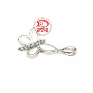 Chiếc mặt dây này sẽ phù hợp cho những cô gái yêu thích phong cách nữ tính và dịu dàng. 