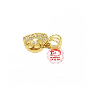 Sản phẩm kết hợp cùng dây chuyền vàng tôn lên vẻ đáng yêu, duyên dáng cho nữ giới.