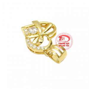 Với thiết kế đặc sắc đính thêm viên CZ lấp lánh giúp nữ giới tỏa sáng hơn, nổi bật được tone màu da và rất hợp thời trang. 