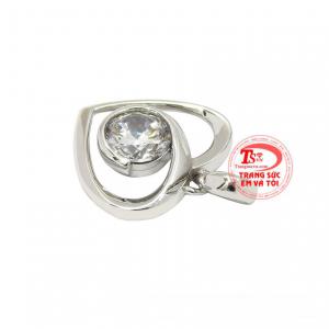 Chiếc mặt dây này sẽ giúp phái đẹp tự tin tỏa sáng, tạo sức thu hút đối nơi đông người. 