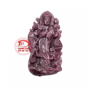Mặt phật bà ruby cưỡi cá chép được các nhà chạm khắc lựa chọn từ những viên đá ruby thiên nhiên chất lượng tốt nhất để tạo nên