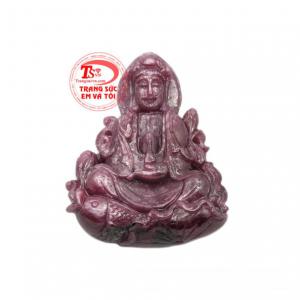 Mặt phật bà ruby ngồi đài sen được chạm khắc rất tỉ mỉ và rõ nét