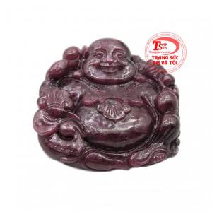 Mặt phật Di Lặc ruby sung túc được chế tác từ đá ruby thiên nhiên màu sắc sáng bóng.