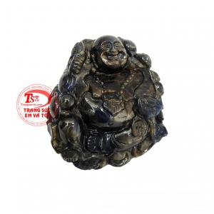 Mặt phật Di Lặc saphir an lành được chạm khắc tỉ mỉ mang đến nét hài hòa cho sản phẩm.