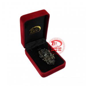 Mặt phật Di Lặc saphir lộc phát mang đến may mắn dành cho bạn.