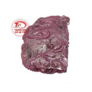 Hình tượng rồng cầm ngọc mang lại quyền lực, địa vị, mang lại may mắn trong công việc.