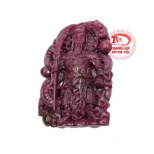 Mặt ruby Quan Vân Trường được chạm khắc từ đá ruby thiên nhiên chất lượng, sáng bóng.