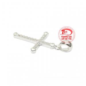 Vì vậy, đeo thánh giá bên mình giúp mang lại bình an, may mắn, luôn được Thiên Chúa bảo vệ, chở che.