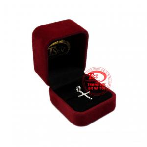 Mặt thánh giá bạc cát tường giao hàng nhanh chóng, đảm bảo an toàn.