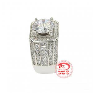 Chiếc nhẫn được chế tác bằng công nghệ cao cấp là xu hướng trang sức được phái mạnh đặc biệt ưa chuộng.