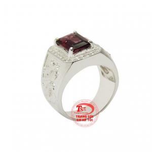 Nhẫn bạc nam granat quyền lực là một sản phẩm mới của Trang sức Em và Tôi.