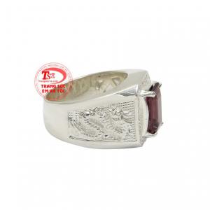 Đặc biệt, viên đá granat hợp phong thủy sẽ mang đến nhiều vận may và tài lộc cho chủ nhân.