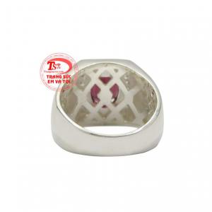 Granat chính là biểu tượng cho sự quyền lực và khát vọng.