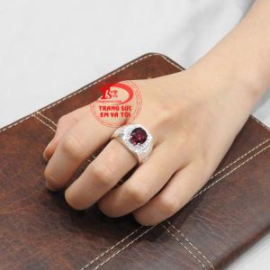 Nhẫn bạc nam granat thủ lĩnh là món quà ý nghĩa với phái mạnh.