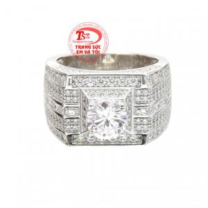  Với kiểu chế tác tinh xảo mang lại cho phái mạnh sự trẻ trung, sang trọng và phong cách.