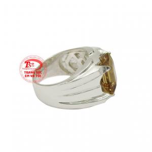 Nhiều người tin rằng, việc thường xuyên mang đá thạch anh vàng bên mình còn giúp tập trung cao độ, giảm căng thẳng mệt mỏi và hỗ trợ cải thiện một số bệnh về đường ruột.