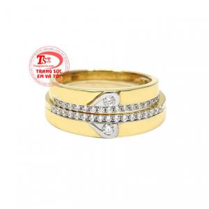 Thiết kế với hai nửa trái tim được ghép lại với nhau như chính hai người tìm được một nửa của mình.