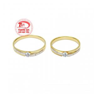 Nhẫn cưới là vật ghi dấu kỉ niệm một tình yêu thiêng liêng và bền chặt.