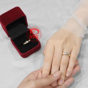 Nhẫn cưới vàng tây kết duyên bảo hành uy tín.