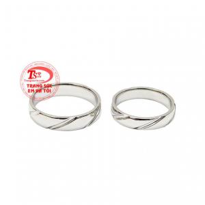  Những đường nét phay sáng giúp chiếc nhẫn trở nên độc đáo hơn.