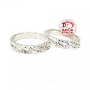 Nhẫn đôi bạc hạnh phúc được chế tác tinh xảo từ bạc 92.5 chất lượng.