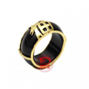 Nhẫn mã não đen chữ phúc được rất nhiều phái nam yêu thích, lựa chọn.