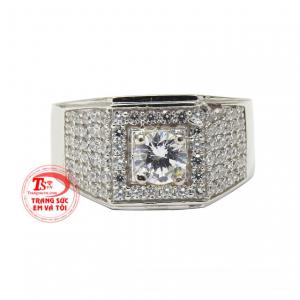  Sản phẩm được chế tác bằng công nghệ 3D cao cấp kết hợp với lớp xi vàng trắng càng tăng thêm sự tinh xảo, sắc nét. 