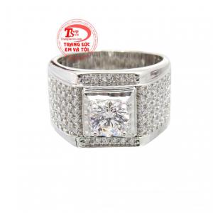 Với thiết kế tinh xảo, sắc nét là dòng sản phẩm được phái mạnh rất ưa chuộng hiện nay.