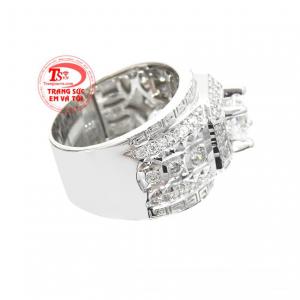 Nhẫn bạc nam luôn là dòng trang sức được phái mạnh đặc biệt ưa chuộng bởi sự nổi bật và không bao giờ lỗi mốt. 