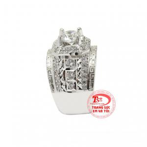  Với kiểu chế tác tinh xảo phù hợp nhiều phong cách thời trang và trang phục. 