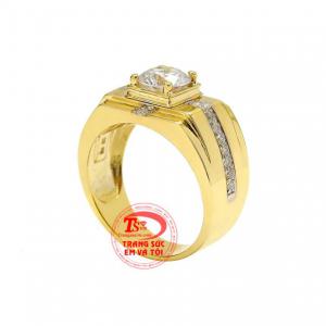 Với phái mạnh, lựa chọn trang sức phù hợp cũng rất quan trọng.