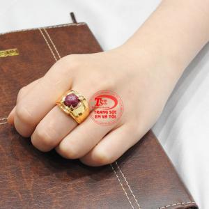 Nhẫn nam Ruby sao phong cách phù hợp với người mệnh Thổ và Hỏa.