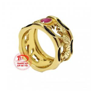 Hổ gắn liền với danh hiệu " Chúa sơn lâm" là biểu tượng của sức mạnh, uy dũng.