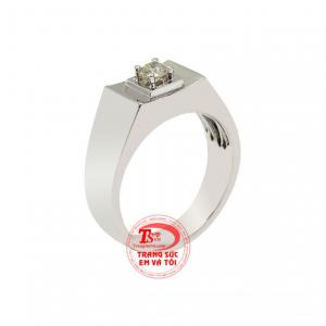 Nhẫn nam thời thượng vàng trắng mang phong cách nam tính và thời trang.