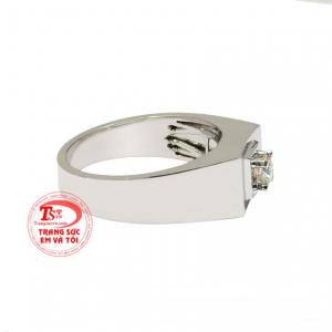 Chiếc nhẫn với những chi tiết không quá cầu kì