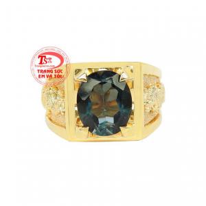 Những chi tiết rồng cũng được chạm khắc tỉ mỉ tạo nên một chiếc nhẫn hoàn hảo.