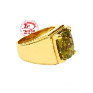 Đeo chiếc nhẫn này giúp cho nam giới toát lên vẻ sang trọng và đầy đẳng cấp.