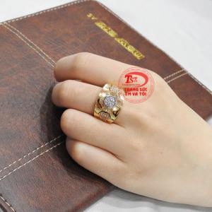 Với hàng nghìn các mẫu nhẫn nam khác nhau theo từng phong cách, trang sức Em và Tôi đảm bảo đem đến cho khách hàng những sản phẩm chất lượng.
