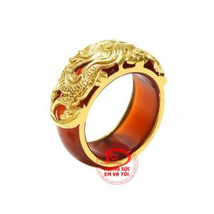 Nhẫn ngọc bọc rồng vàng đẹp được chạm khắc hình rồng độc đáo