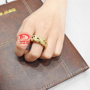 Nhẫn ngọc mã não là loại ngọc quý mang đến vận may và điềm lành đến cho người dùng.